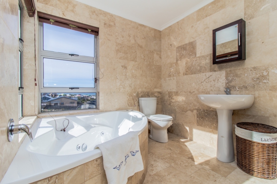 To Let 6 Bedroom Property for Rent in Bettys Bay Western Cape